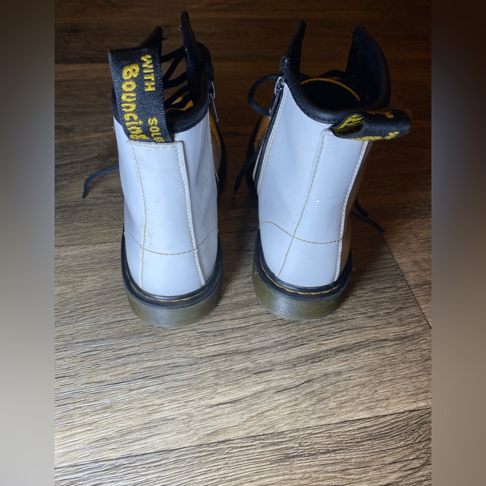 VGUC White Dr. Martens Boots Women’s Size 5/Men’s Size 4 Big Kid - Picture 3 of 13